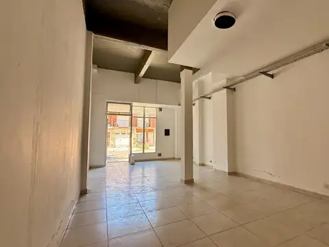 ALQUILER LOCAL DE 52M2 en Rioja y Vieytes