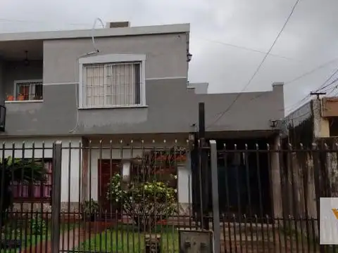 Casa en venta - 5 Dormitorios 3 Baños - 500Mts2 - Quilmes Oeste