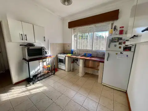 Casa 4 ambientes con 1 baño