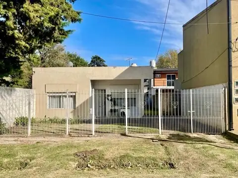 Casa en venta MUY BIEN UBICADA a 1/2 cuadra de Ruta 8 Pilar