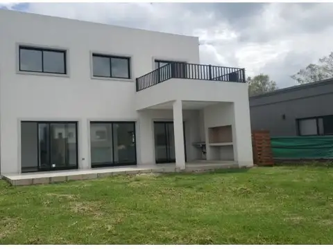 CASA 4 AMB EN Bº SAN PABLO 3 DORM 1 C/VEST. PARQ