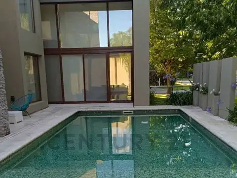 Venta Casa 4 Ambientes Dependencia Abril Club de Campo Hudson