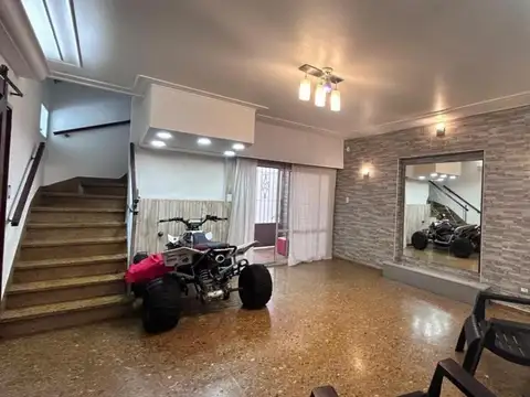 Depto Tipo Casa en Venta de 5 ambientes
