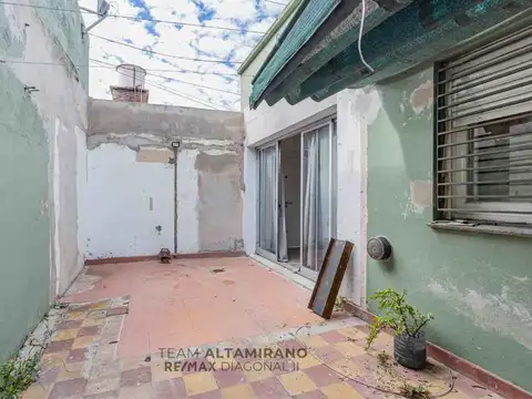Depto Tipo Casa en Venta en Los Hornos, USD 75.000