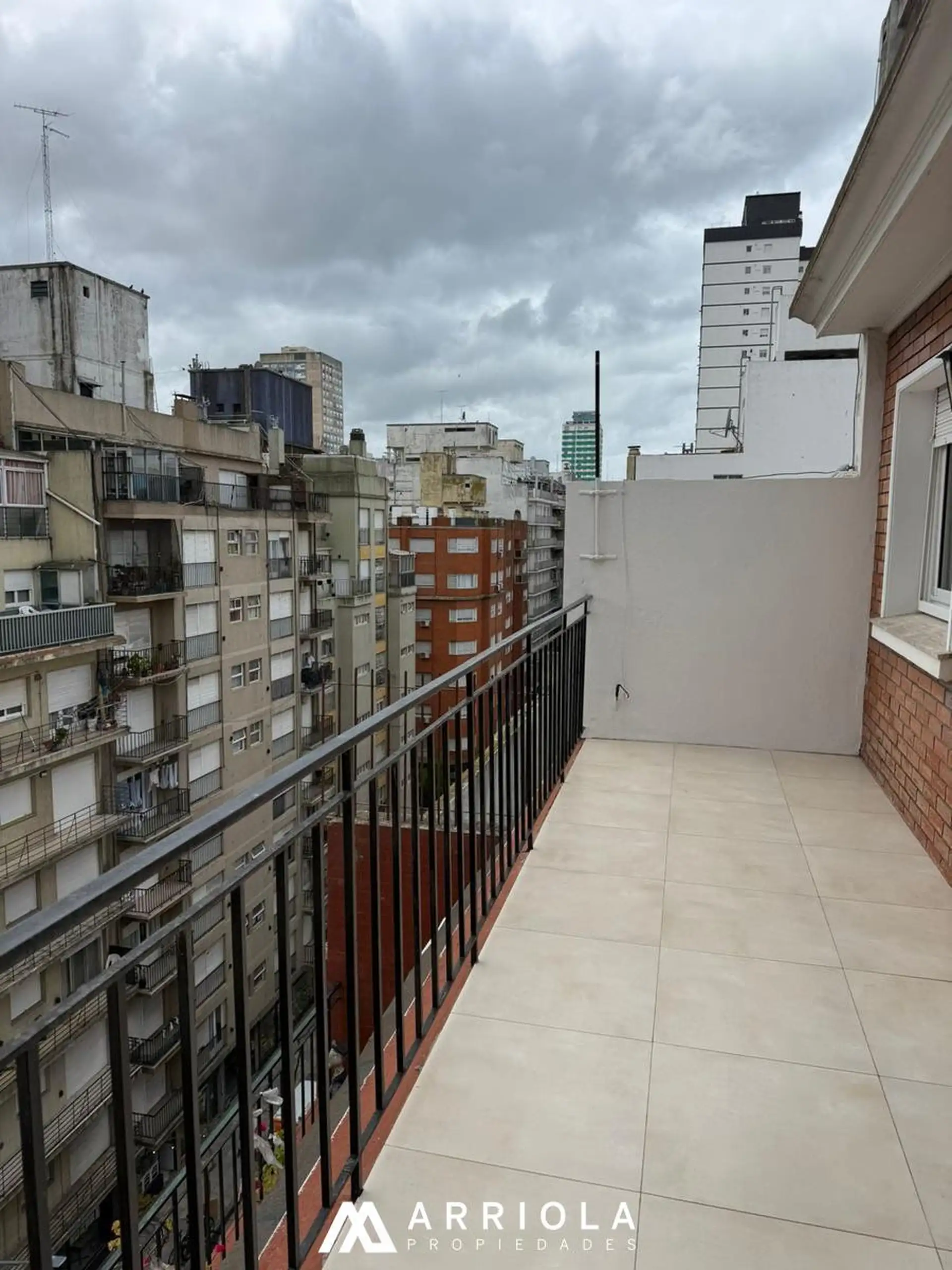 Departamento de 3 ambientes con dependencia y balcón terraza