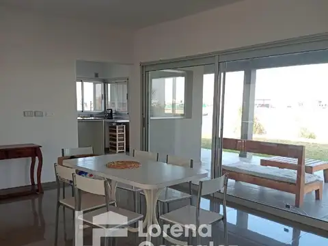 Casa en Venta con 4 cocheras