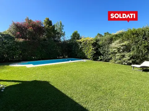 Casa 4 ambientes con 2 baños
