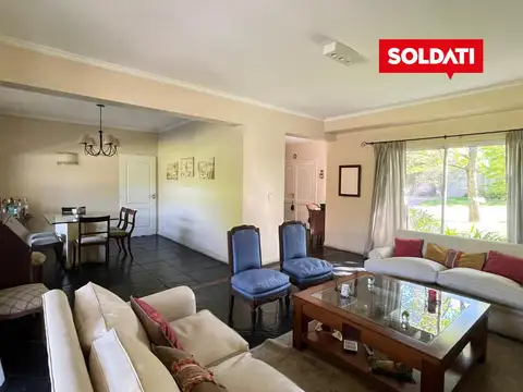 Casa en Venta con 2 cocheras