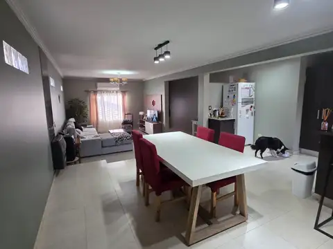 Casa 5 ambientes con 2 baños