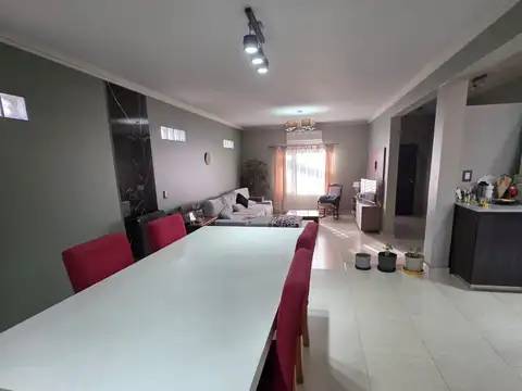 Casa en Alquiler con 1 cochera