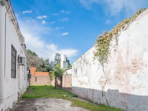 Casa 7 ambientes con 2 baños