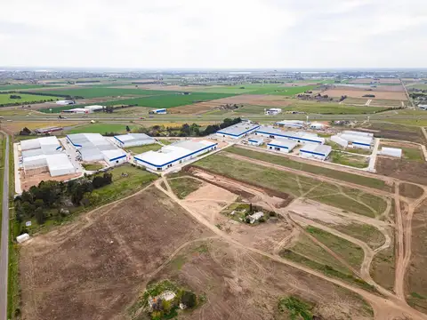 NAVE INSDUSTRIAL 850 M2 CON OFICINA - PARQUE INDUSTRIAL - GAS - LUZ SEGURIDAD