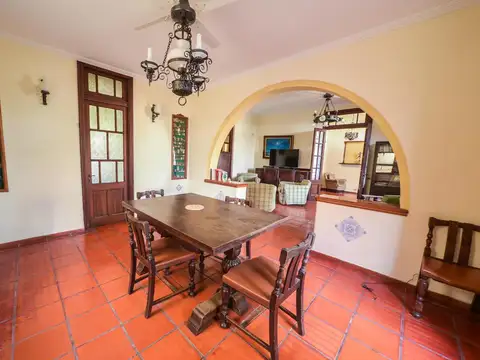 Casa 5 ambientes con 2 baños