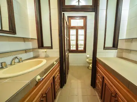 Venta casa en Alberdi de 4 dormitorios y gran terreno