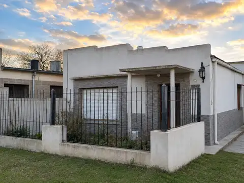 Casa  2 Dormitorios en Venta en Dolores
