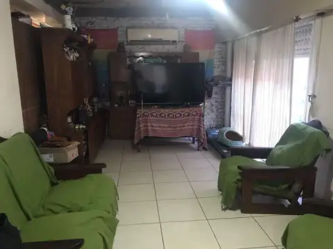 VENTA - Casa 3 dormitorios, cochera y jardín. Fisherton, Rosario.