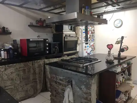 Casa 5 ambientes con 1 baño