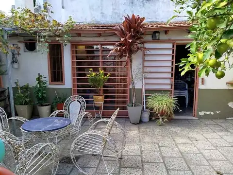 Casa multifamil. 6 amb. Coch.. Patio. Terra