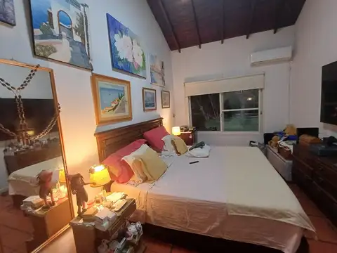 Casa 5 ambientes con 4 baños
