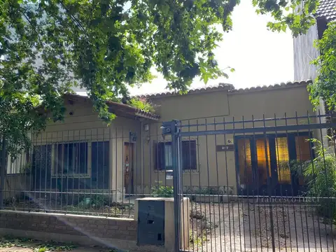 Casa en Venta 3 ambientes con pileta en Moron