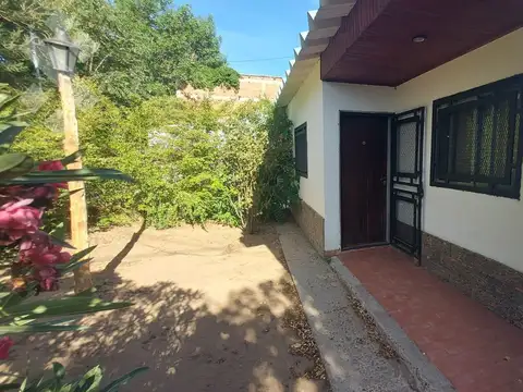 CASA EN ALQUILER, BERBUCK  al 500 - PLAZA HUINCUL