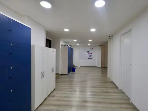 Oficina 6 ambientes con 4 baños