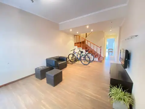 Depto Tipo Casa 6 ambientes con 2 baños