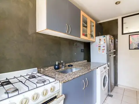 VENTA MONOAMBIENTE CON BALCON EN FLORES