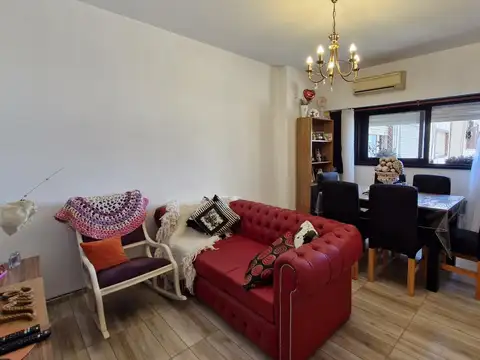DEPTO. RECICLADO EN VENTA DE 3 AMBIENTES VISTA ABIERTA PISO ALTO