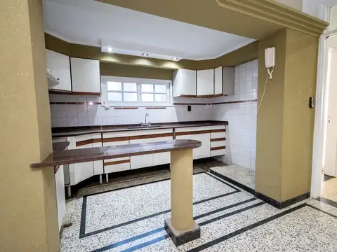 CASA FUNCIONAL 2 DOR.A METROS DE AV LOPEZ Y PLANES