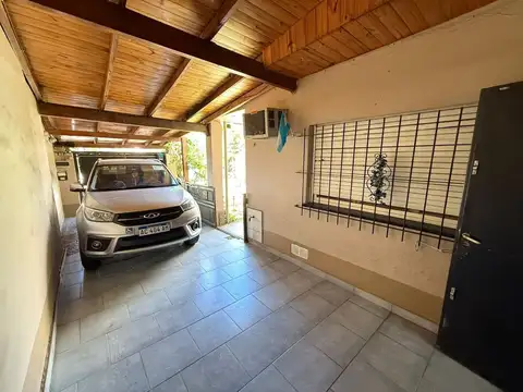 Casa 5 ambientes con 2 baños