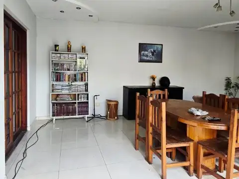 Depto Tipo Casa en Venta de 5 ambientes