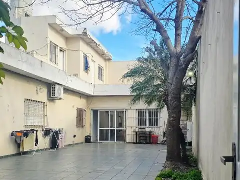 ph 4 amb. mas departamento en Venta San Justo.-