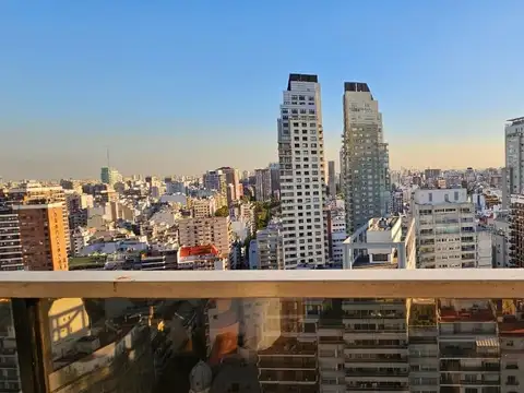 Piso alto gran vista. Balcón terraza 4 dormitorios 2 cocheras fija.