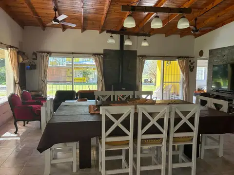 Casa en Venta con 2 cocheras