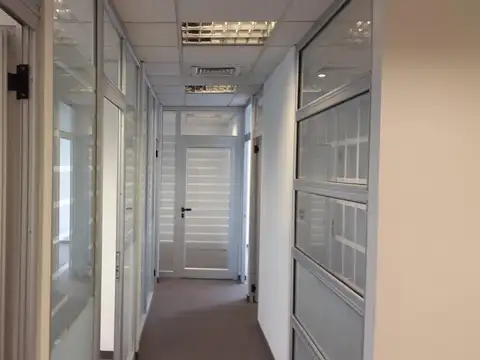 Oficina en venta y alquiler en San Isidro.