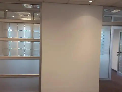 Oficina en Alquiler con 3 cocheras