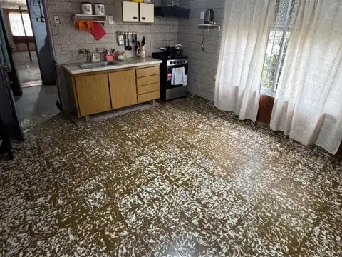 Casa en Venta con 3 cocheras