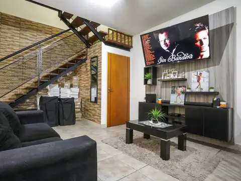 Depto Tipo Casa 3 ambientes con 2 baños