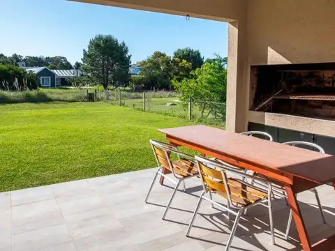 Venta Casa Costa Esmeralda Barrio Deportivo