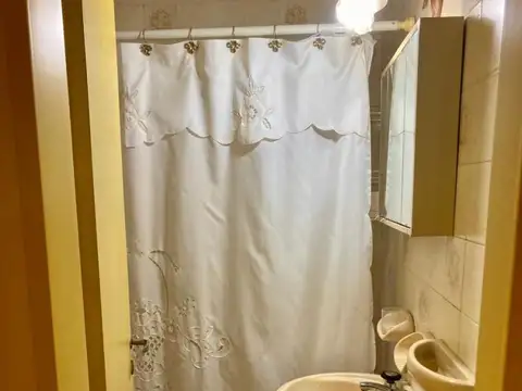 Departamento de 2 ambientes con amplia terraza contra frente muy buena ubicacion
