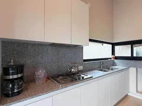Casa 2 ambientes con 2 baños