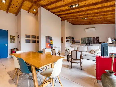 Casa en Venta con 2 cocheras