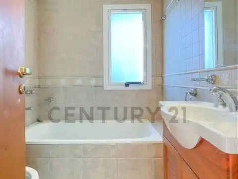 Casas en venta en City Bell, 3 dormitorios, barrio privado.