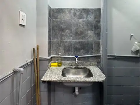 LOCAN EL ALQUILER ESQUINA AQUINO Y OLIDEN