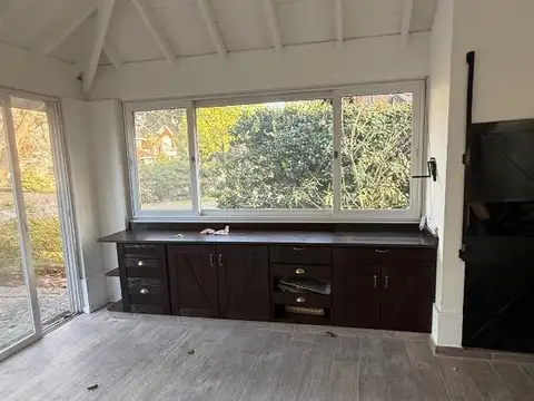 Casa en Alquiler con 3 cocheras