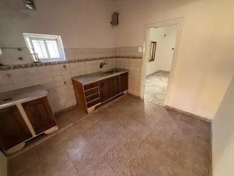 Venta Casa 3 ambientes y local en lote 563 m2 en Morón