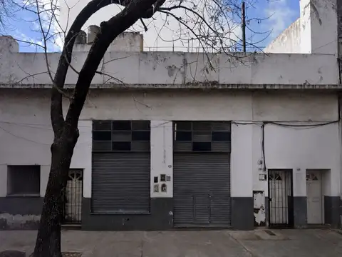 VENTA CASA CON 2 DEPTOS LOCAL TERRAZA CONSTITUCION
