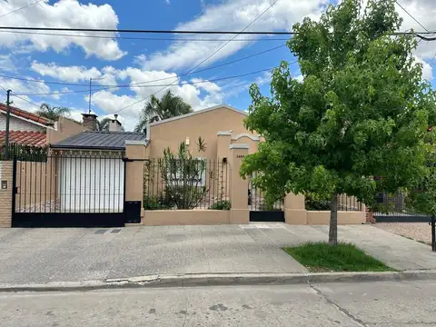 CASA ZONA RESIDENCIAL AMPLIO PARQUE CON PILETA