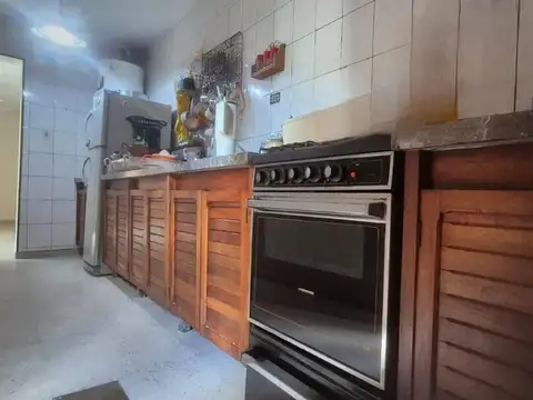 Casa 6 ambientes con 1 baño